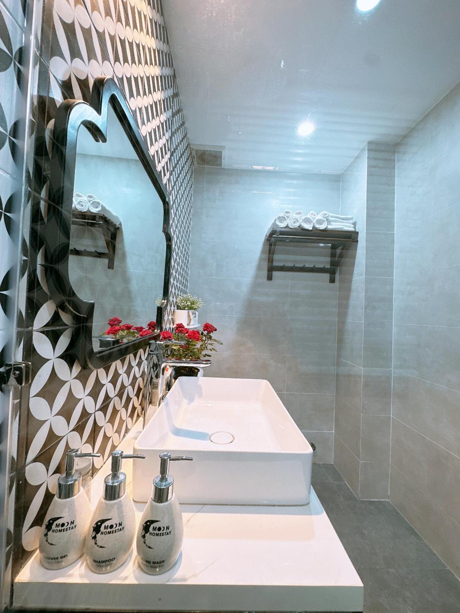 Moon Homestay Thon Kim Long Екстериор снимка